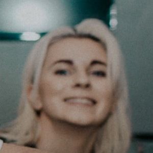 Meet your Posher, Caitlin